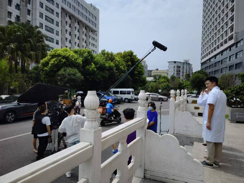 红山区广告片拍摄公司低成本实现高规格制作的诀窍